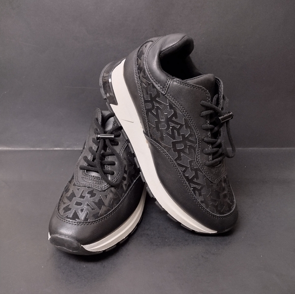 - NEW DKNY ( DONNA KARAN ) - WOMAN'S BLACKSNEAKERS SHOES SIZE:7.5M